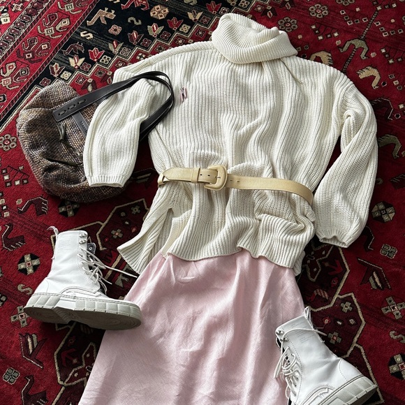 *Cream Belt - Picture 1 of 5